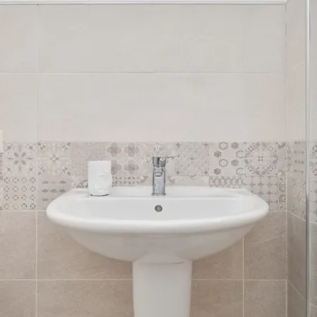 650 M By Budoniaffitti Semesterbostad *